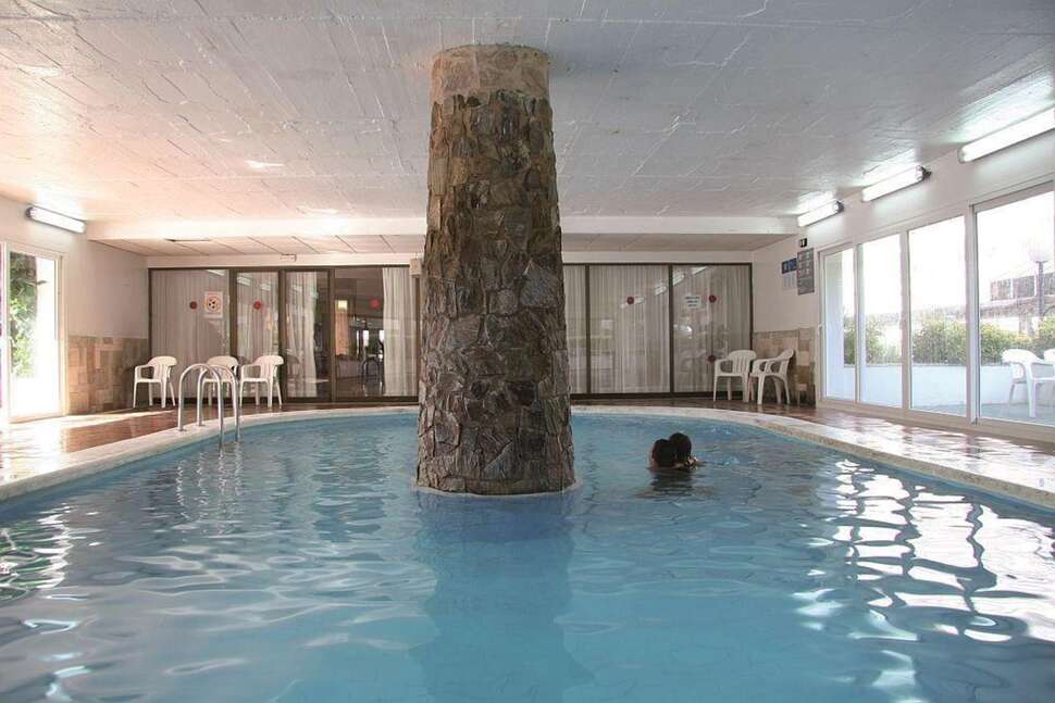 Een foto van het zwembad bij Hotel Garbi Park