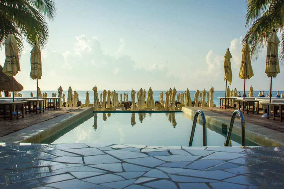Een foto van het zwembad bij Tukan Hotel Playa del Carmen