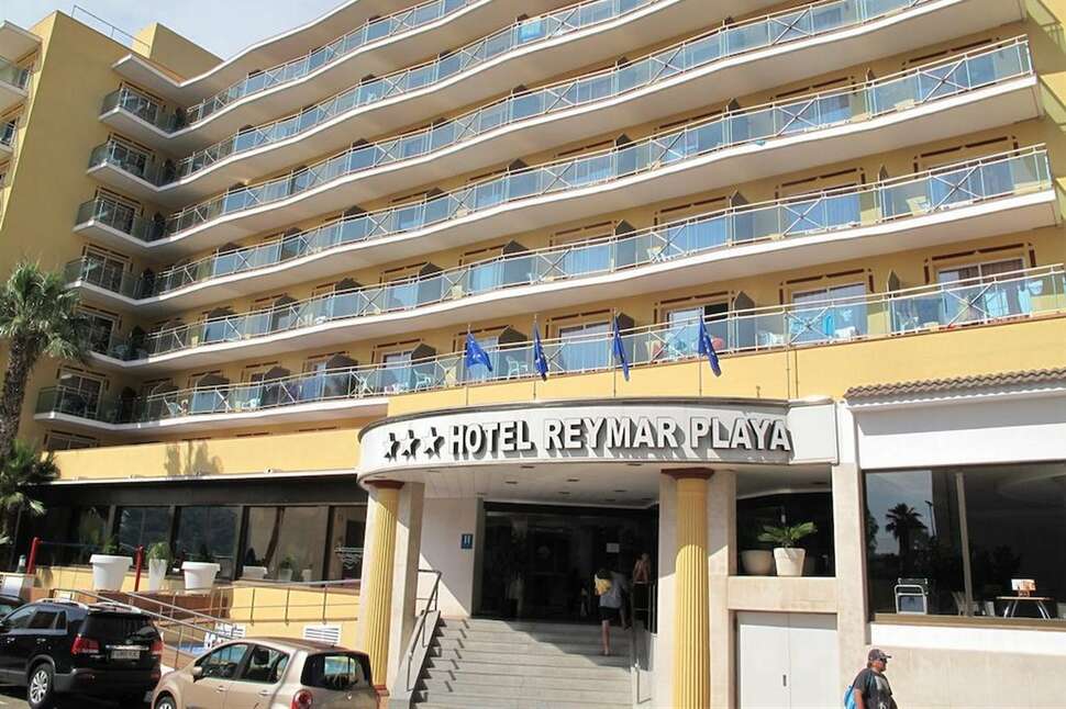 Een foto van de buitenkant van Hotel Reymar Playa