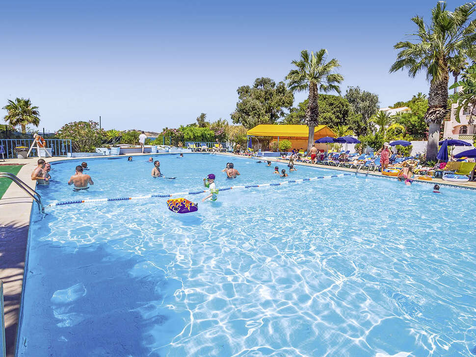 Een foto van het zwembad bij Monica Isabel Beach Club