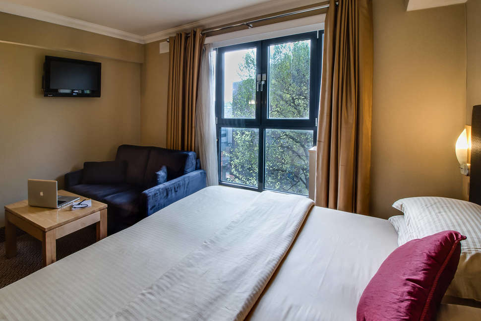 Een foto van The Academy Plaza Hotel