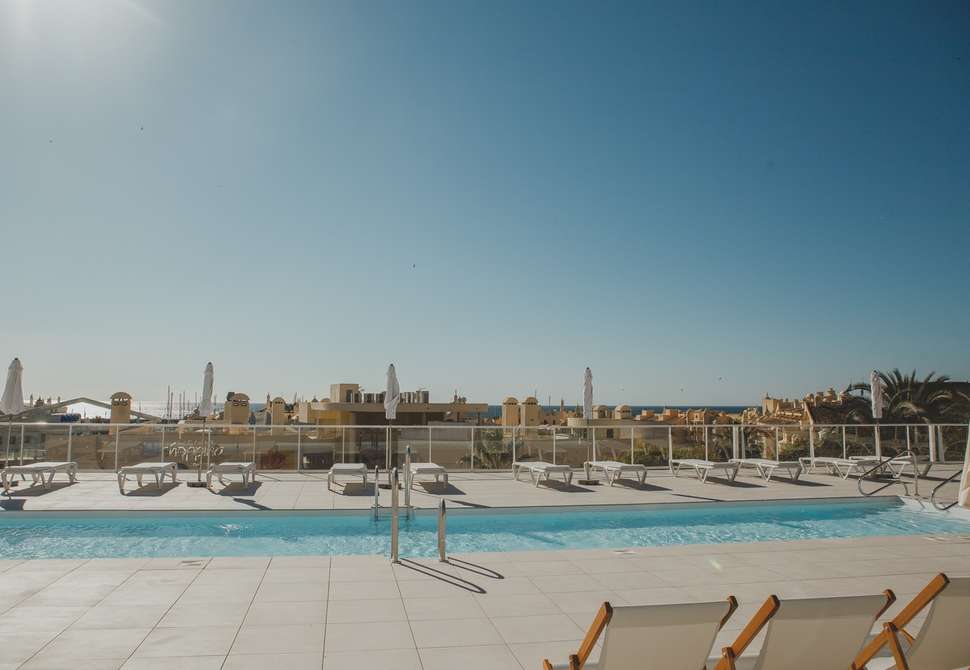 Een foto van het zwembad bij Hotel Alay