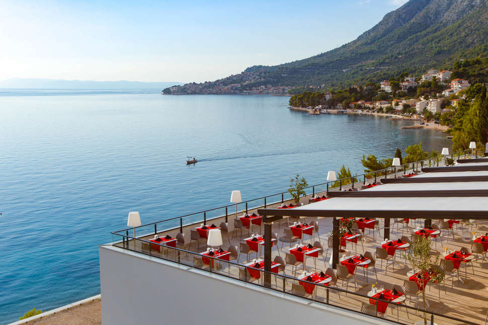 Een foto van het terras bij TUI Blue Adriatic Beach
