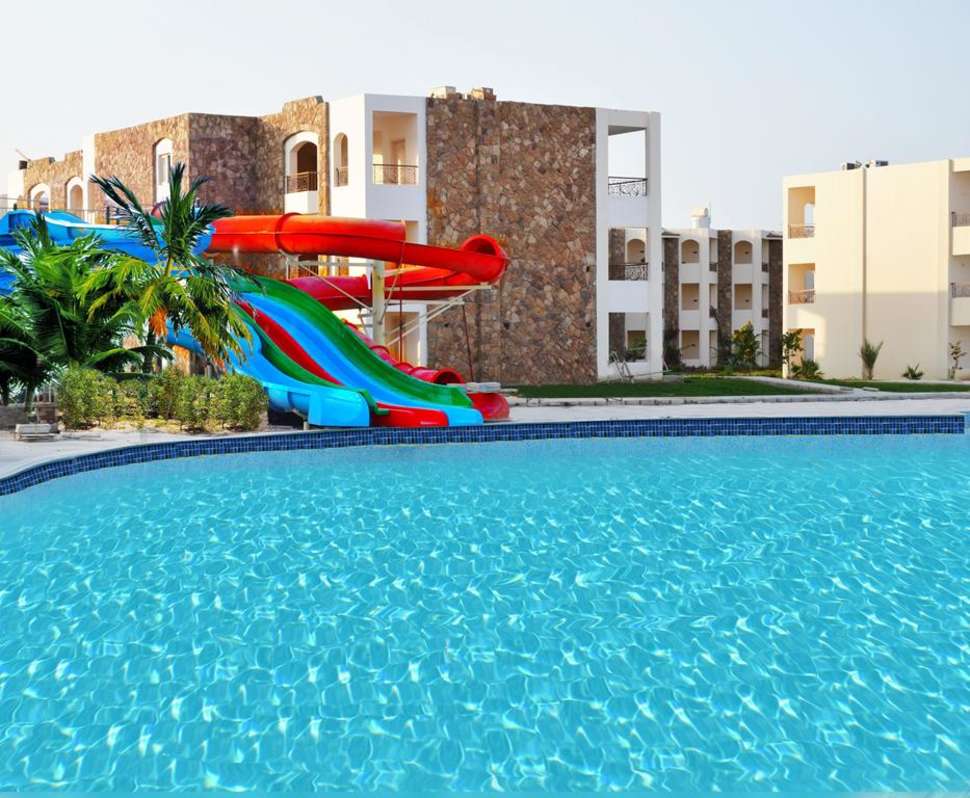 Een foto van het zwembad bij Royal Brayka Resort