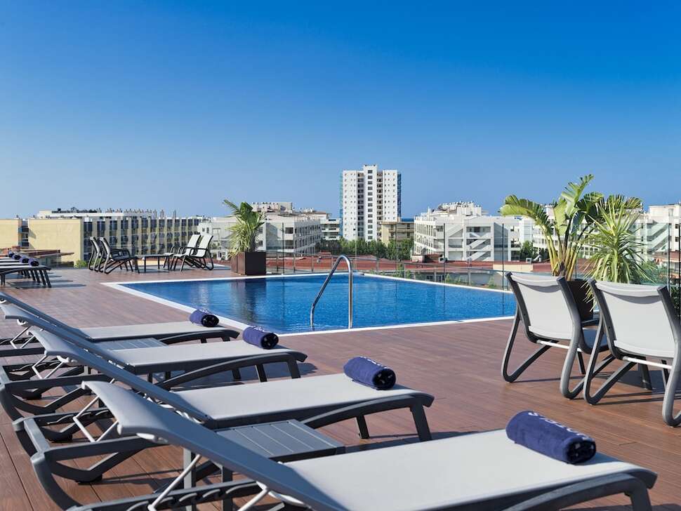Een foto van het zwembad bij H10 Vintage Salou