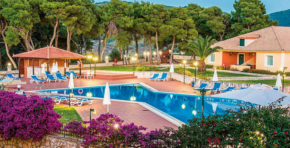 Een foto van het zwembad bij Surreal Keri Village & Spa by Zante Plaza