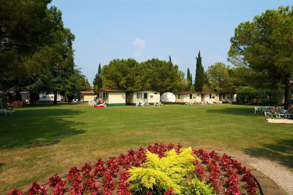 Een foto van de buitenkant van Toscolano Camping