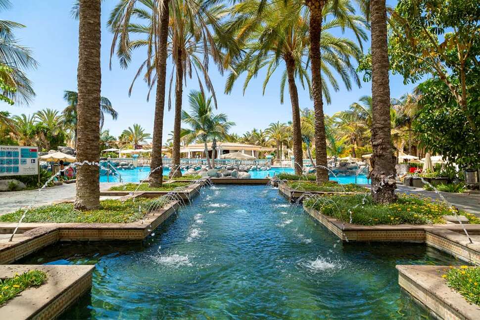 Een foto van het terras bij Palm Oasis Maspalomas