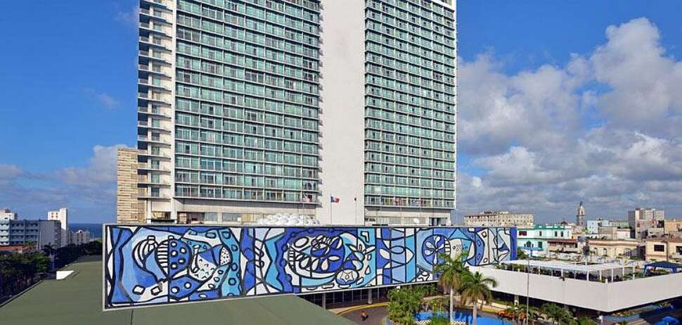 Een foto van de buitenkant van Tryp Habana Libre