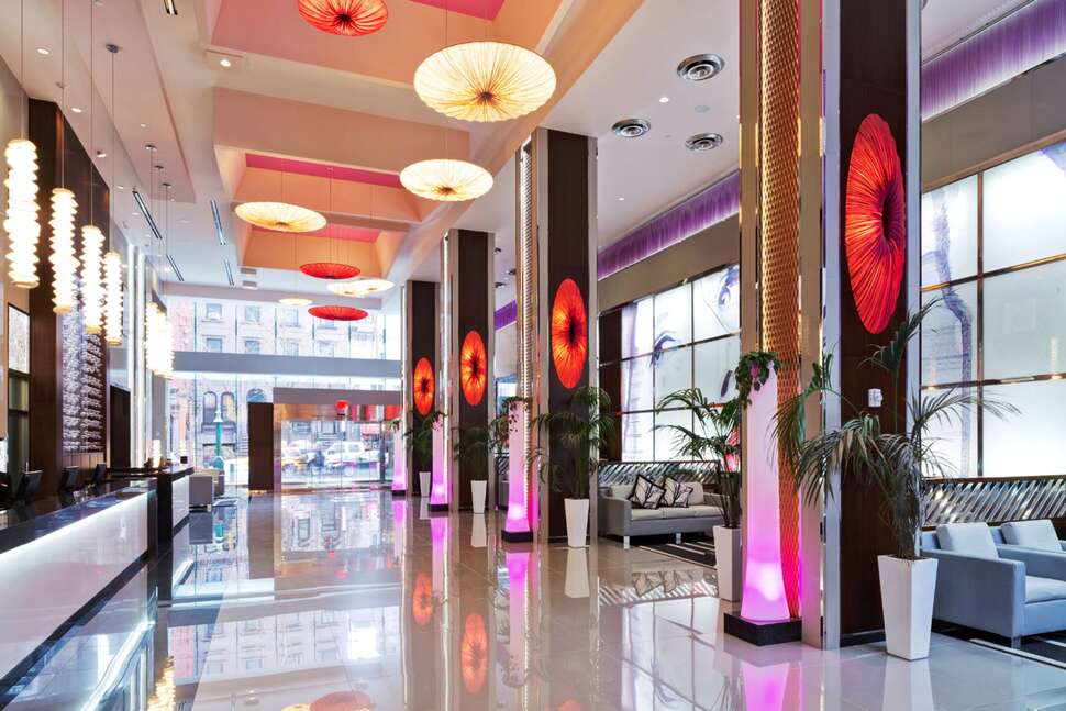 Een foto van het interieur van Riu Plaza New York Times Square