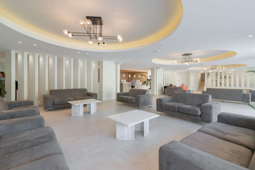 Een foto van het interieur van Altura Hotel