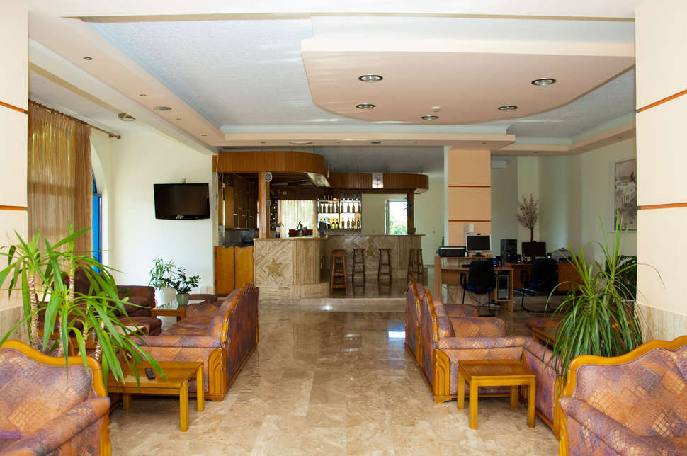 Een foto van het interieur van Hotel Tigaki's Star