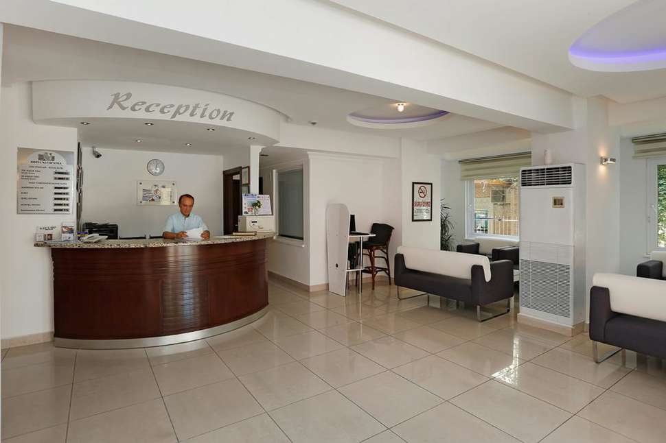 Een foto van het interieur van Kleopatra Hotel