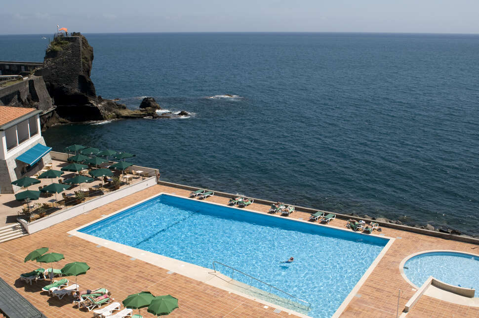 Een foto van het zwembad bij Quinta Da Penha de Franca & Penha de Franca Mar