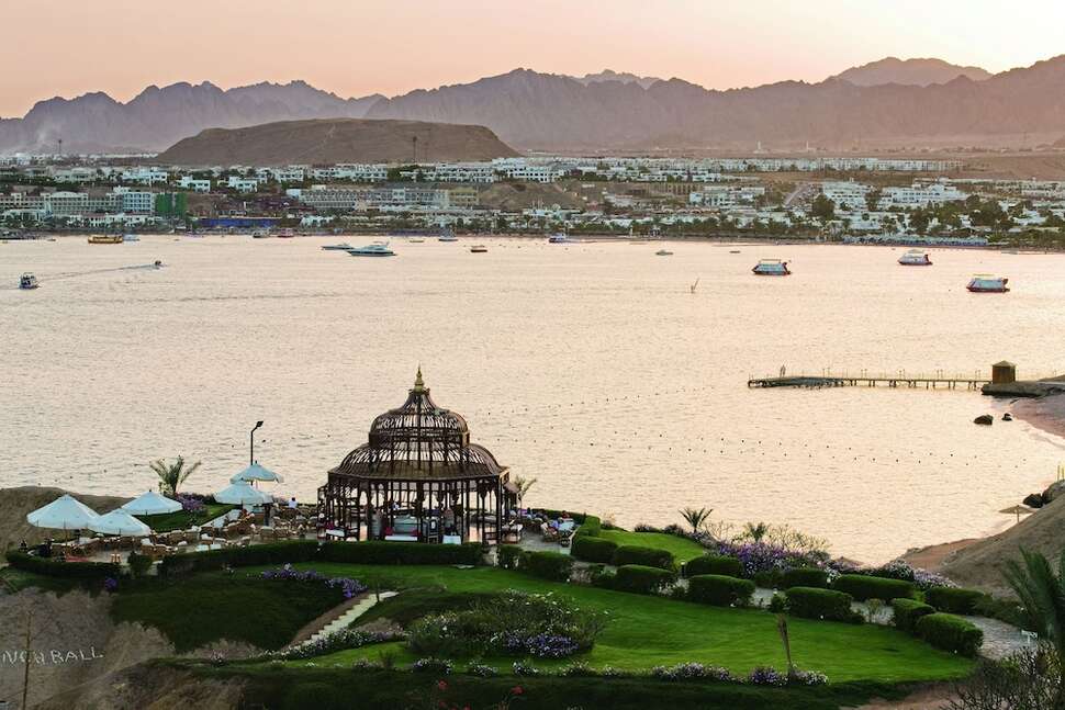 Een foto van het terras bij Mövenpick Resort Sharm el Sheikh