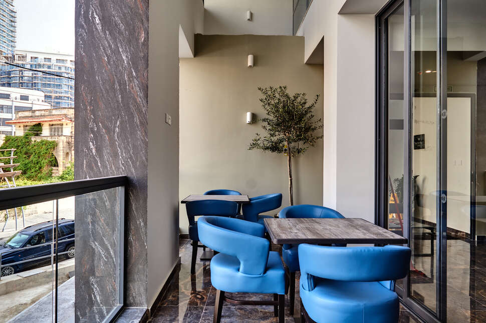 Ein Foto von der Terrasse im The District Hotel