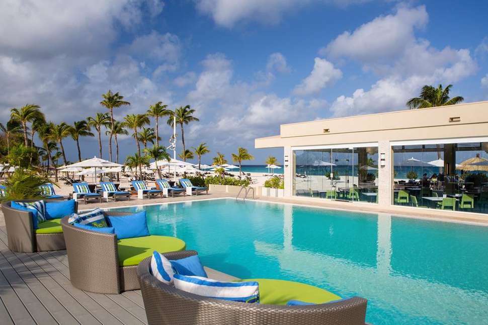 Een foto van het zwembad bij Bucuti & Tara Beach Resort