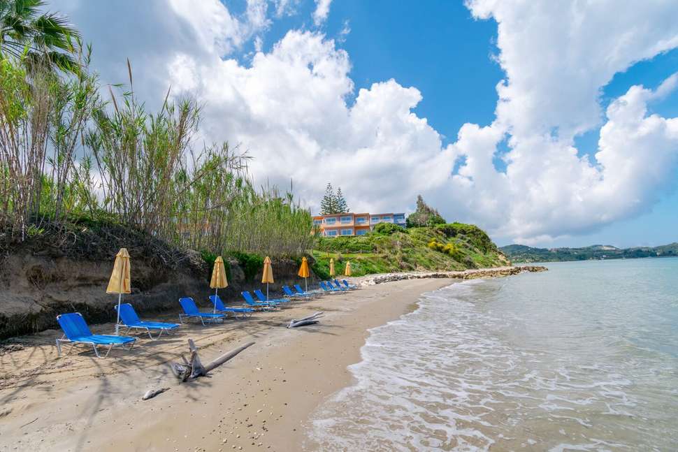 Ein Foto vom Strand beim Hotel Ibiscus Corfu