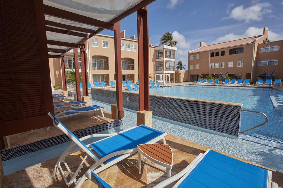 Een foto van het zwembad bij Divi Dutch Village Beach Resort