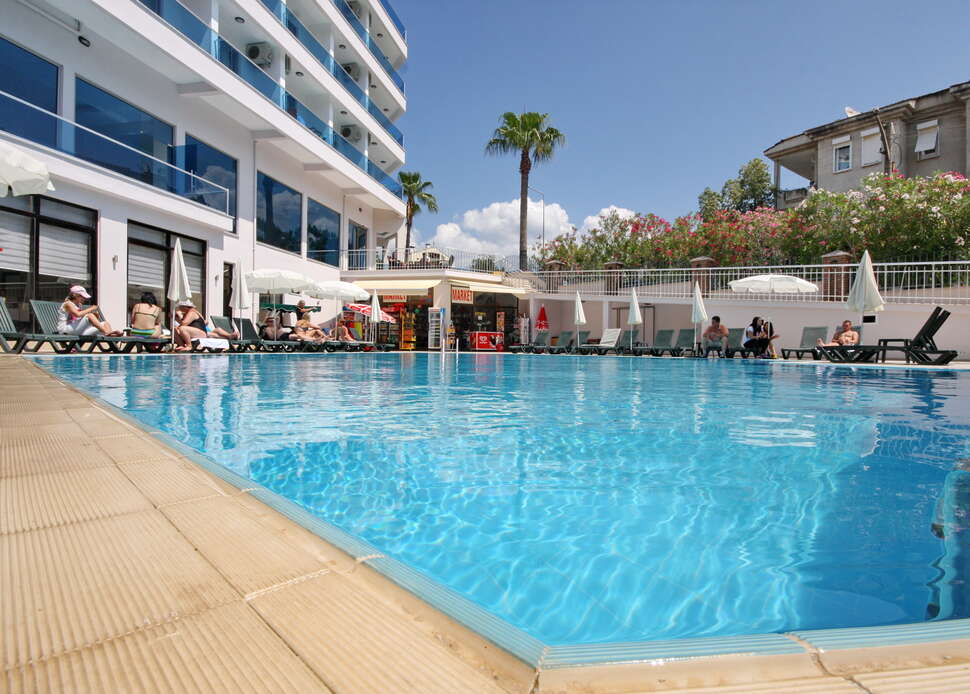 Ein Foto vom Pool im Hotel Palmea