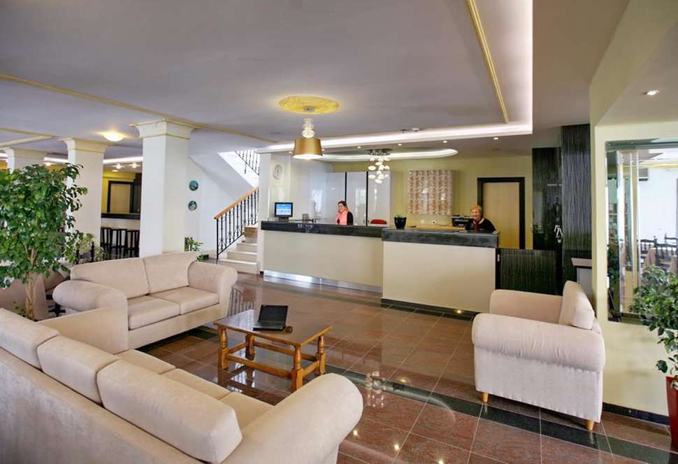 Een foto van het interieur van Hotel Theofilos Classic