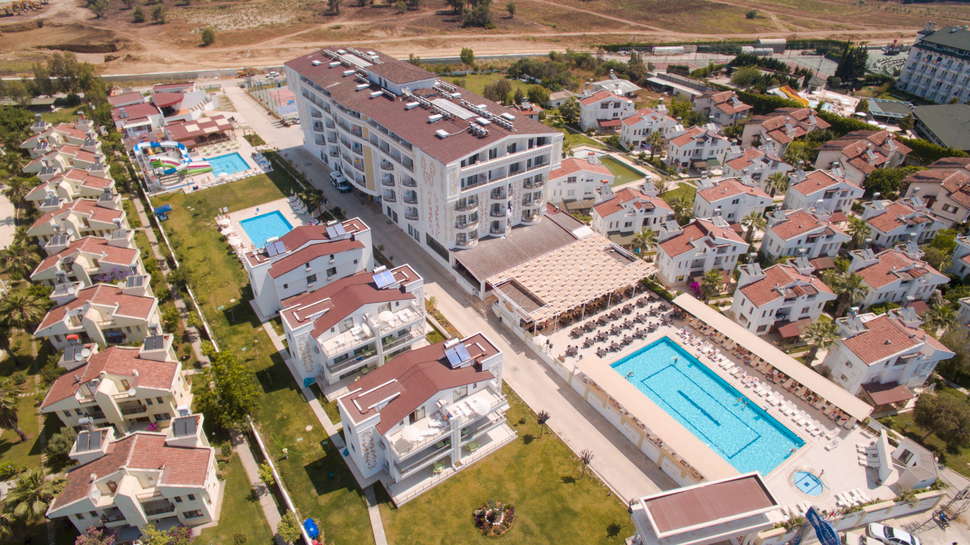Een foto van het zwembad bij Maya World Park Hotel