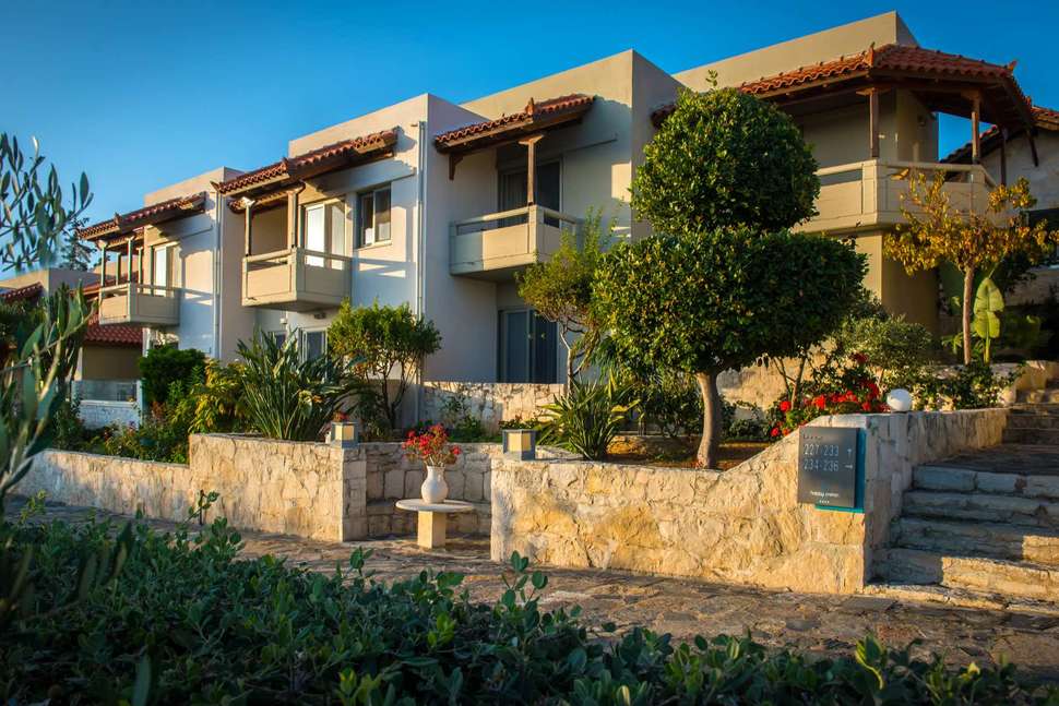 Een foto van de buitenkant van Happy Cretan Suites
