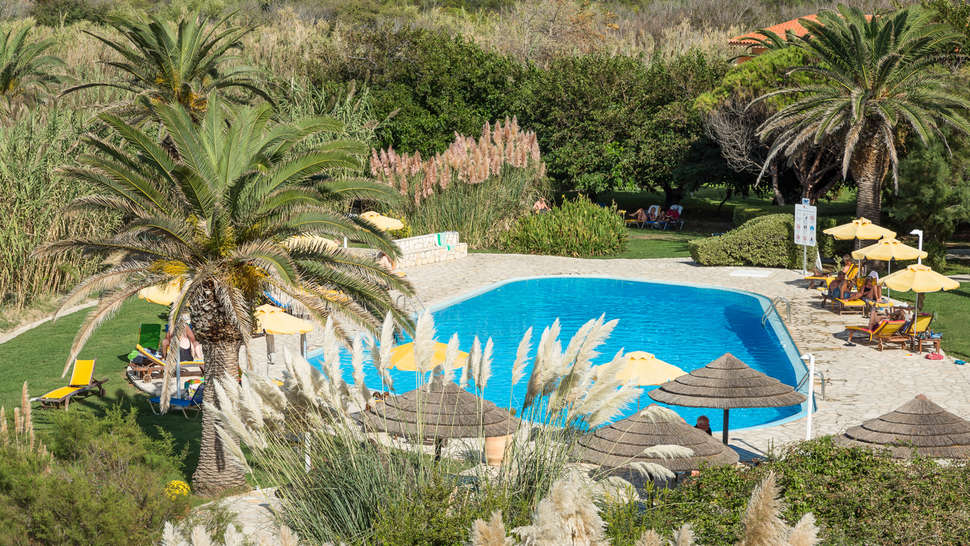 Ein Foto vom Pool im Hotel Ibiscus Corfu