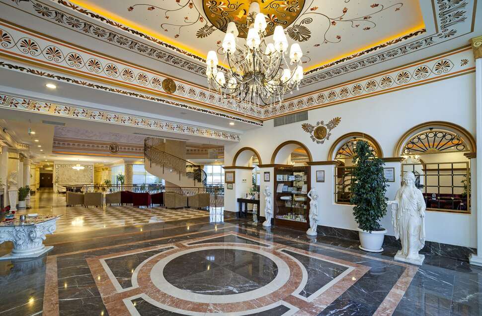 Een foto van het interieur van Roma Beach Resort & Spa