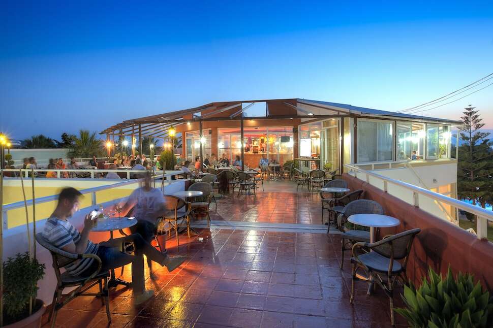 Een foto van het terras bij Corali Hotel & Village