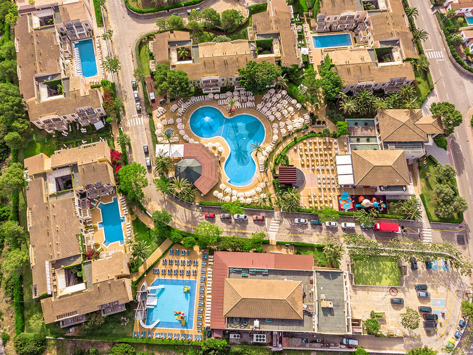 Een foto van het zwembad bij Hotel Zafiro Menorca