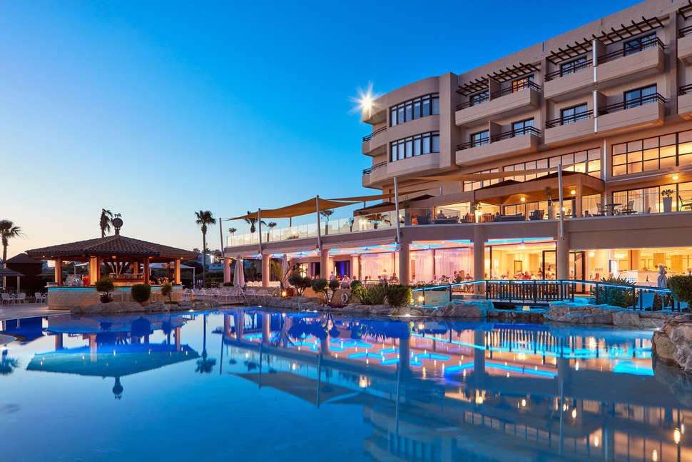 Een foto van het zwembad bij Atlantica Golden Beach Hotel