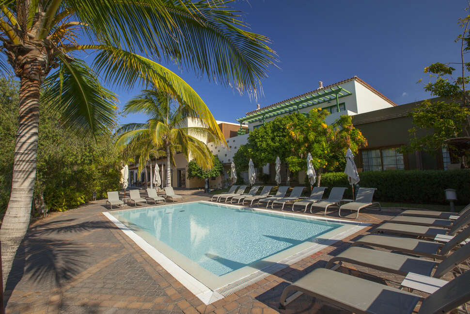 Een foto van het zwembad bij Lopesan Villa del Conde