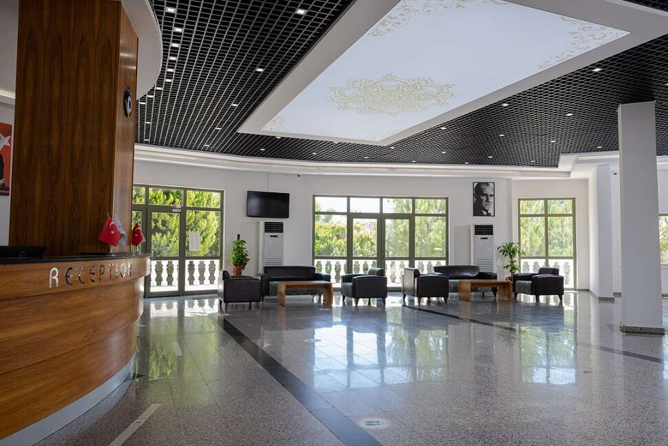 Een foto van het interieur van Anadolu Hotels Didim Club