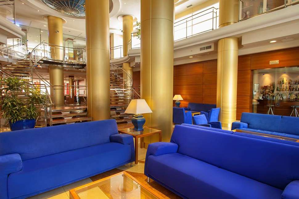 Een foto van het interieur van RH Victoria