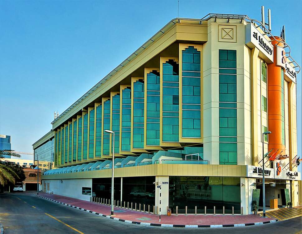 Ein Foto von der Außenansicht des Al Khoory Executive Hotel Al Bada