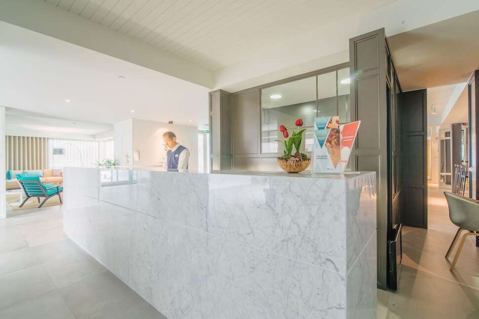 Een foto van het interieur van Aqualuz Lagos by The Editory