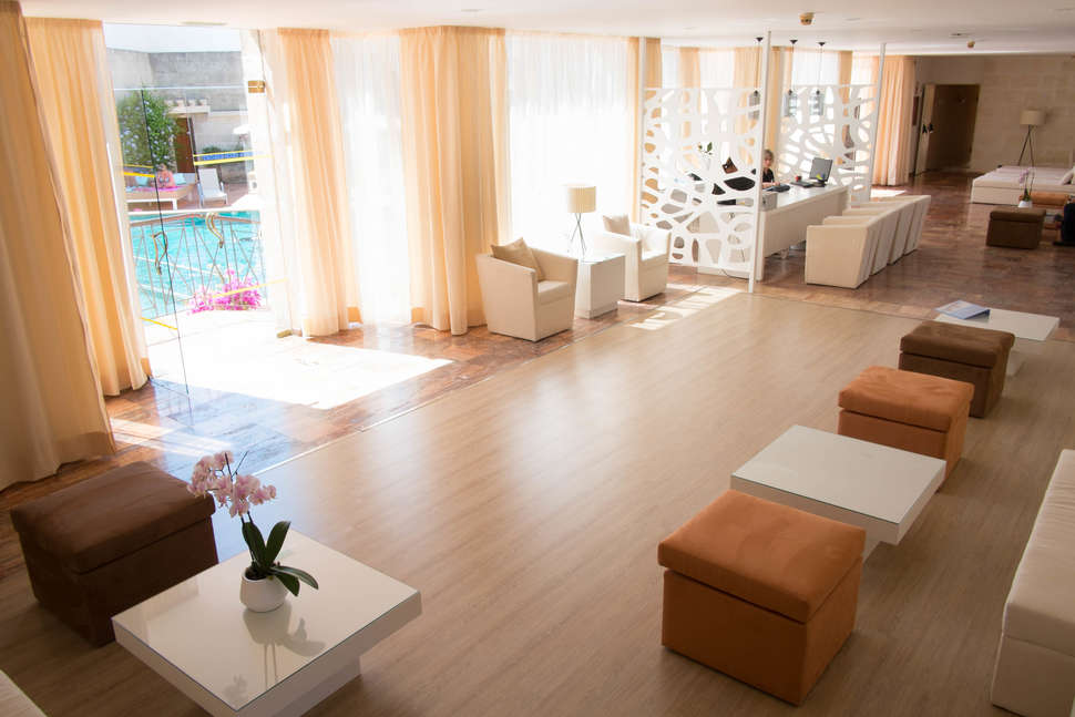 Een foto van het interieur van Pierre & Vacances Premium Menorca Binibeca