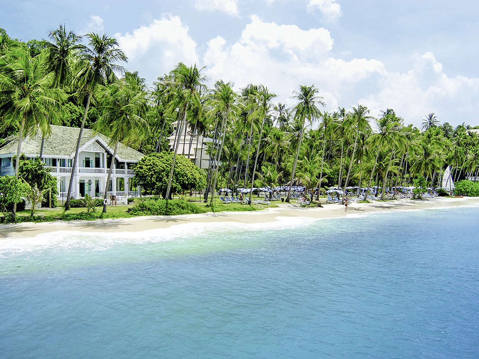 Een foto van de buitenkant van Cape Panwa Hotel