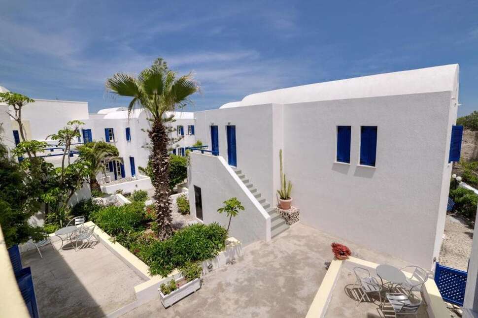 Een foto van de buitenkant van Scorpios Beach Hotel