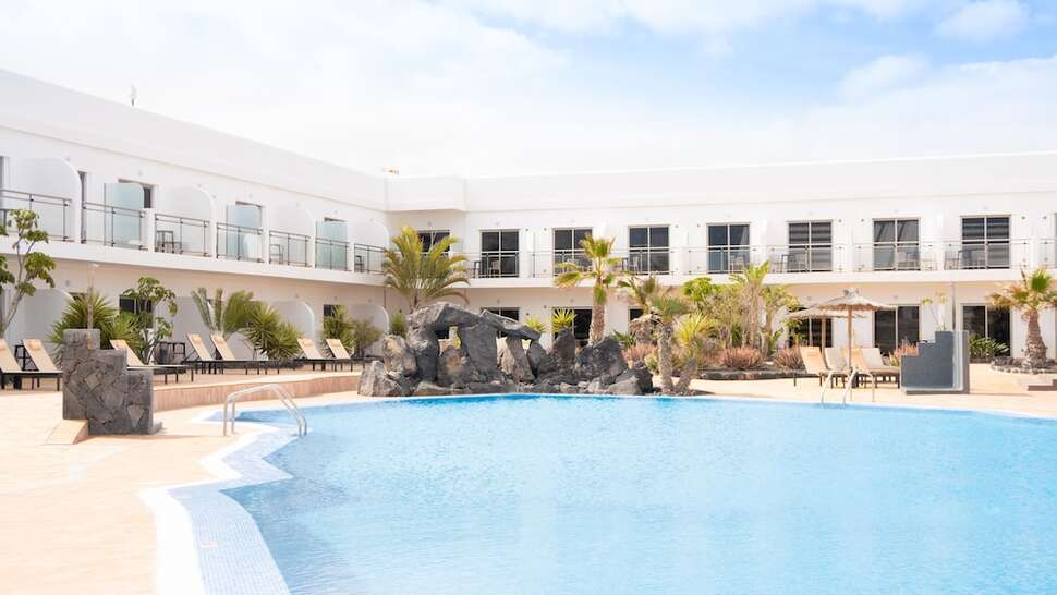 Een foto van het zwembad bij Hotel Coral Cotillo Beach