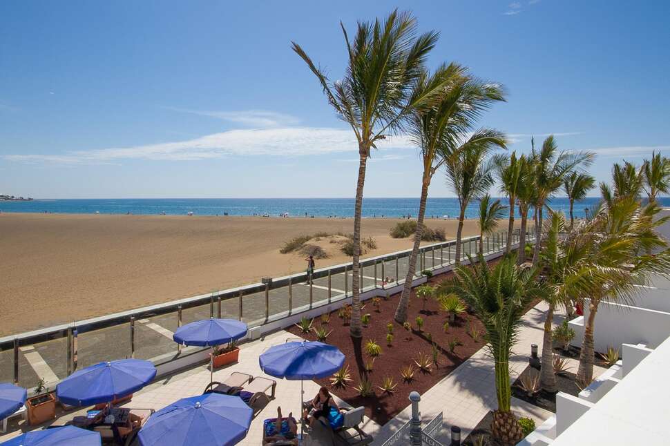 Een foto van de buitenkant van Hotel Las Costas