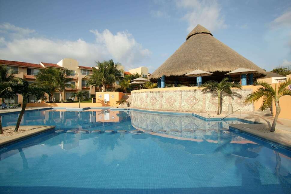 Een foto van het zwembad bij Viva Wyndham Azteca