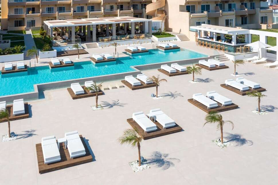 Een foto van het zwembad bij Sun Beach Resort
