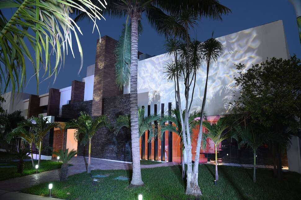 Een foto van de buitenkant van Cancun Bay Resort