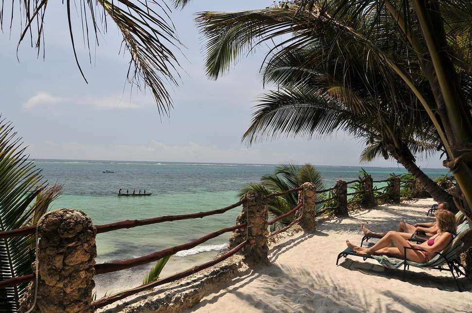 Ein Foto Bahari Beach Hotel