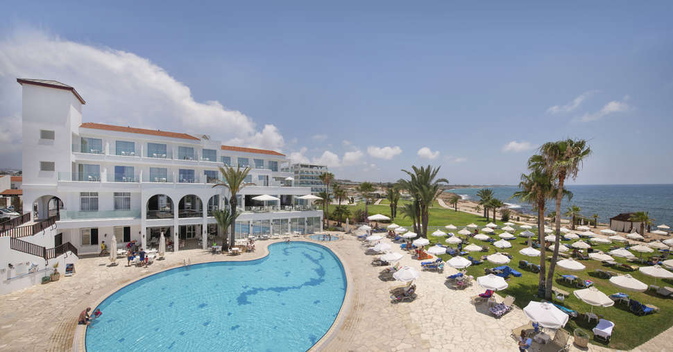 Ein Foto vom Pool im Akti Beach Village Resort