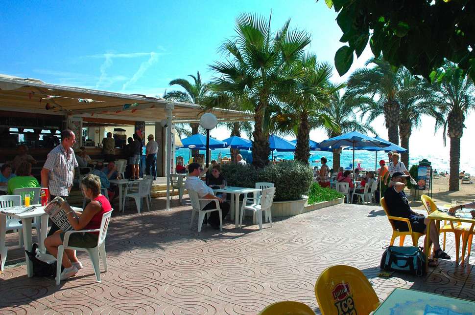 Een foto van het terras bij H-Top Royal Sun