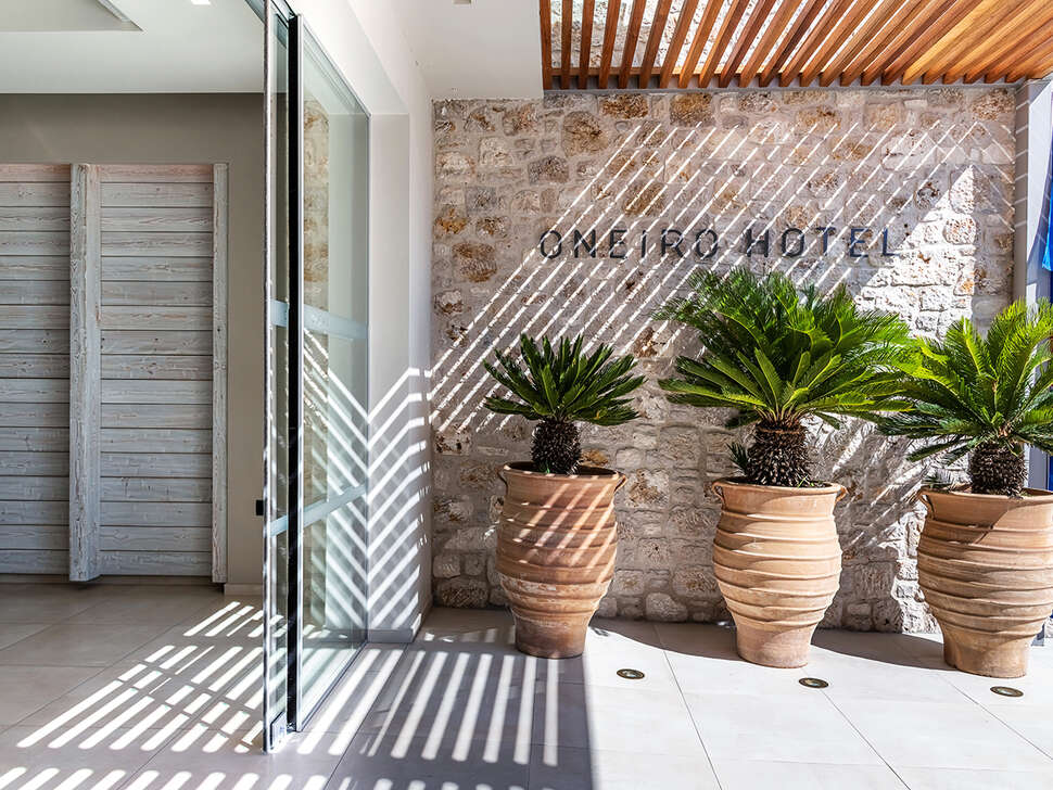 Een foto van de buitenkant van Oneiro Boutique Hotel