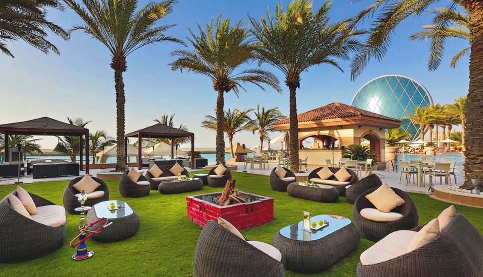 Een foto van het terras bij Al Raha Beach Resort & Spa